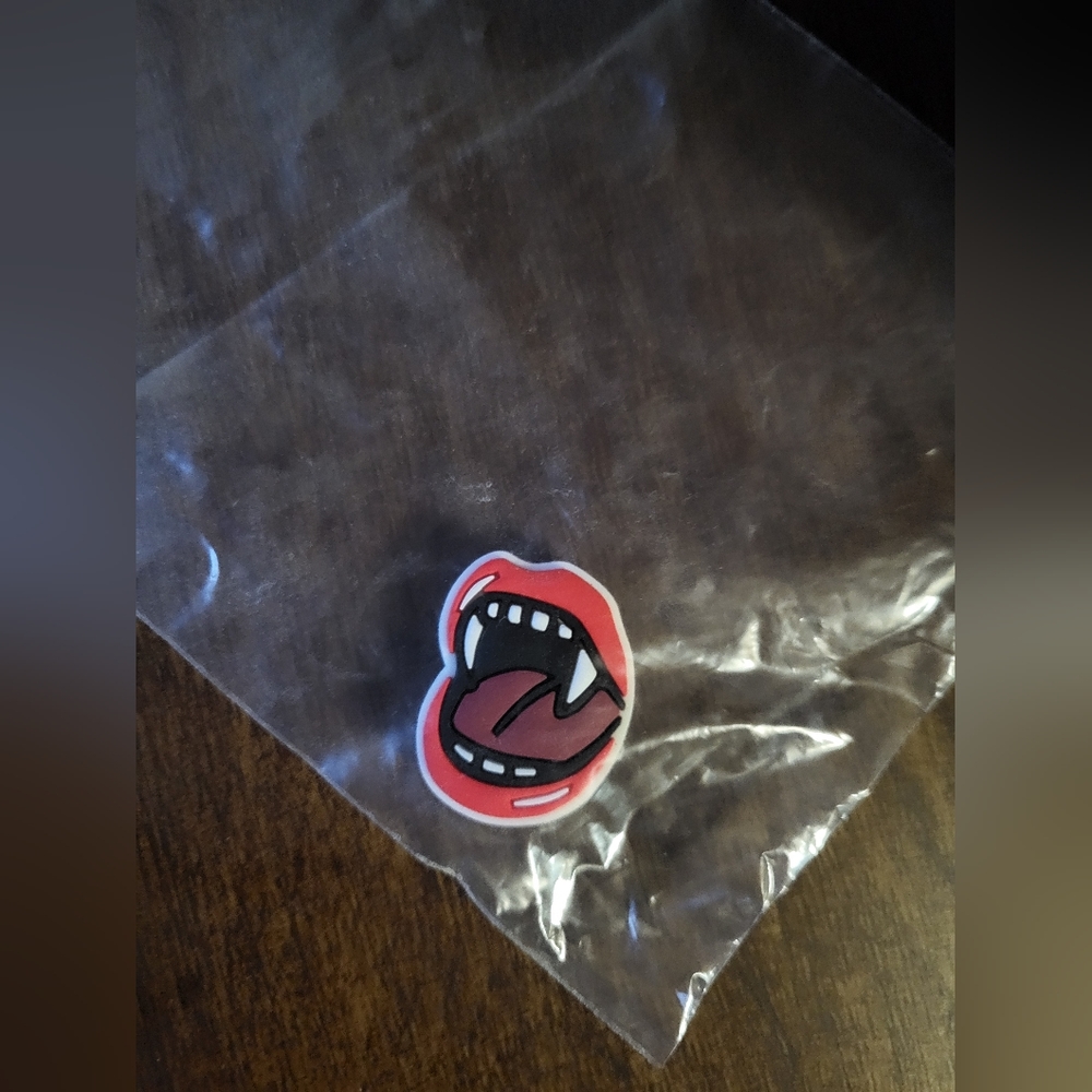 Vampire teeth croc jibbit/charm